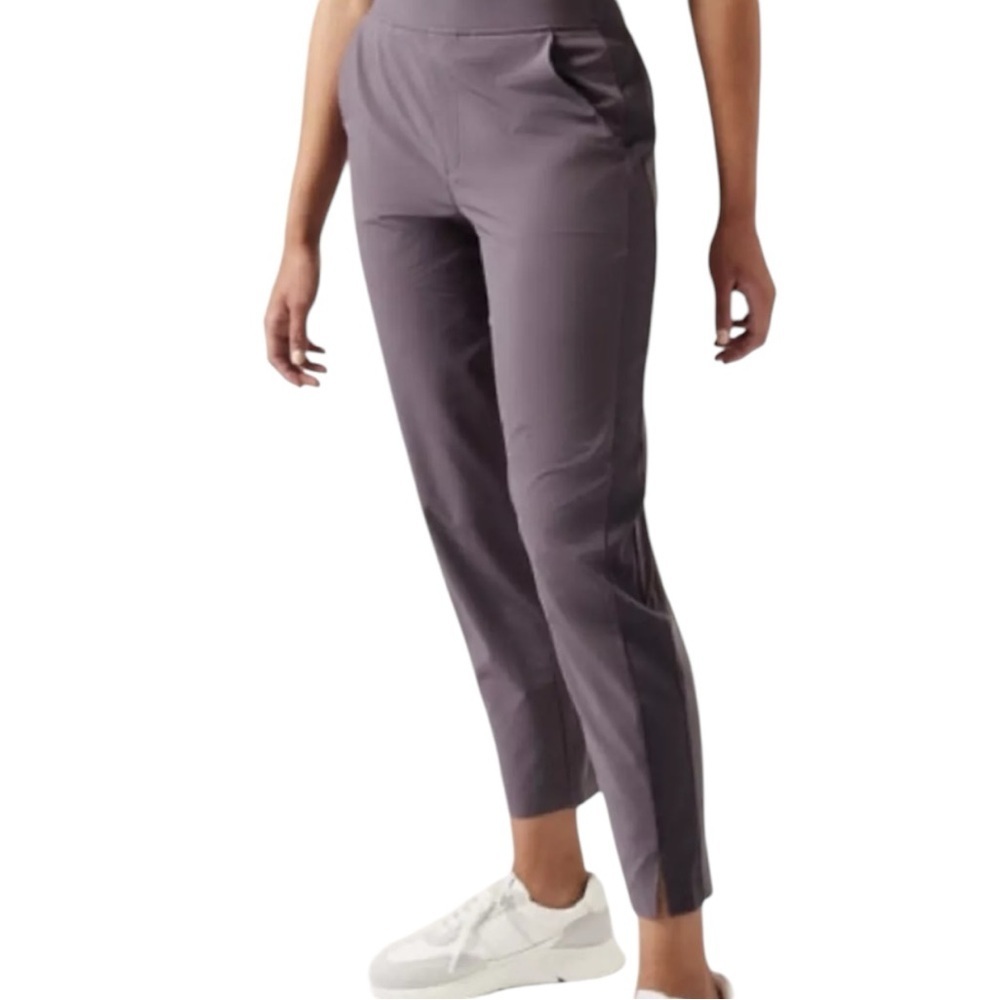 Athleta Brooklyn Cropped Straight-Leg Pants size 6p. Mauve color.
Versatile